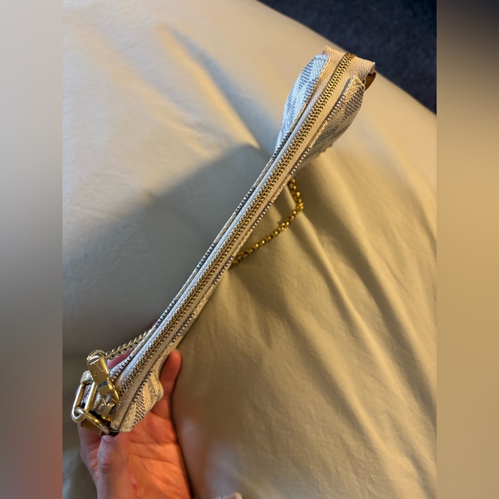 Louis Vuitton Damier Eva Clutch - Picture 4 of 6